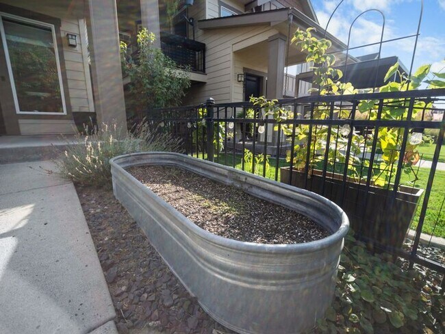 Building Photo - Desirable Kendall Yards Townhouse – Modern Living Near Downtown Spokane (Furnished)