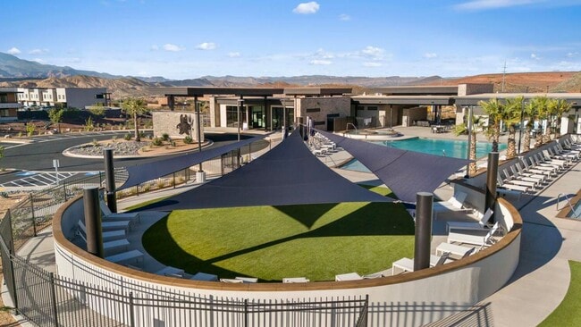 Building Photo - Modern and New 3 Bedroom Townhome in Long ...