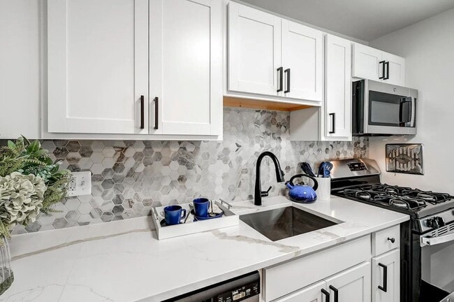 Building Photo - 4014 Linkwood Rd