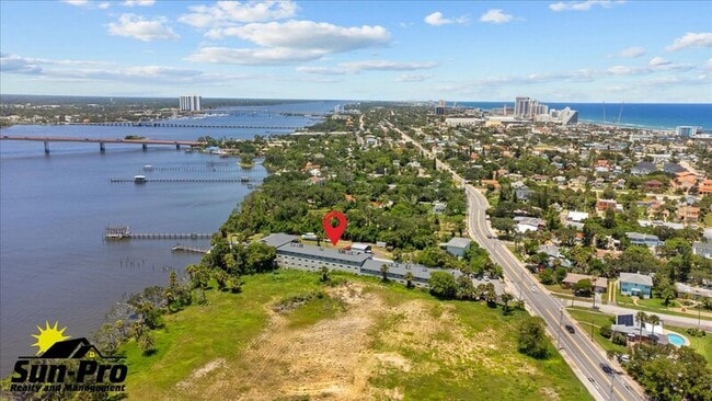 Building Photo - 900 S Peninsula Dr
