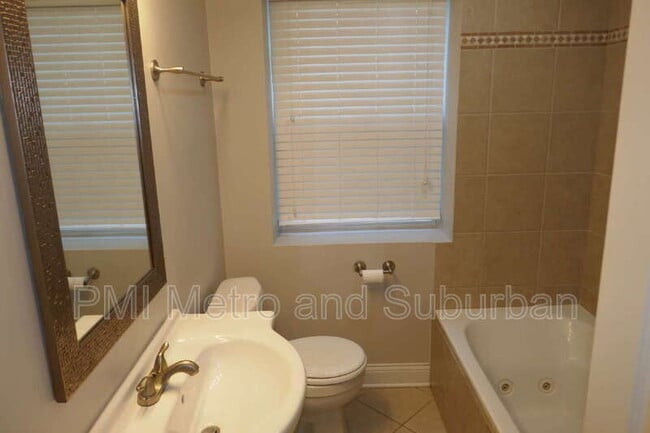 Building Photo - 1832 Dodge Ave