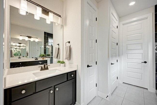 Building Photo - 8417 Thompson Teal Trl