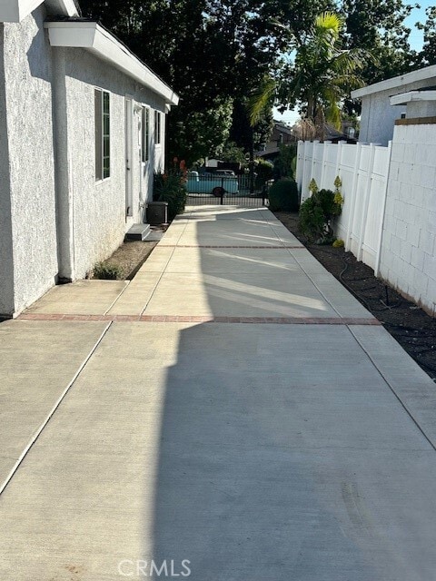 Building Photo - 1238 W 2nd St