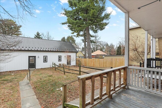 Building Photo - 1052 Edgar Ave