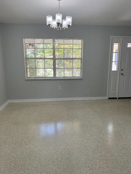 Building Photo - 2643 Cherrywood Ln