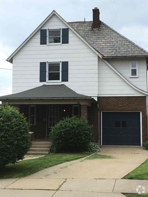 Building Photo - 204 E Christie Ave
