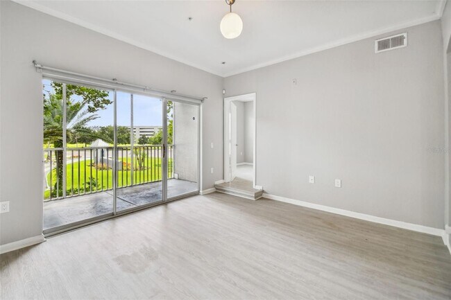 Building Photo - 9405 Crescent Loop Cir