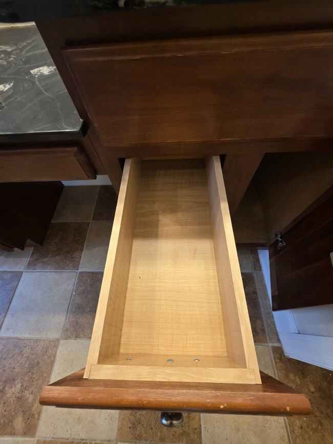 Building Photo - Spacious 4-Bedroom Home for Rent in Kings ...