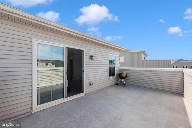 Building Photo - 6042 Fallfish Ct