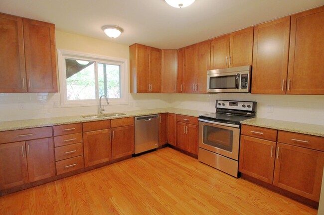 Building Photo - 2bd/1ba Apartment located 1 block from Duk...