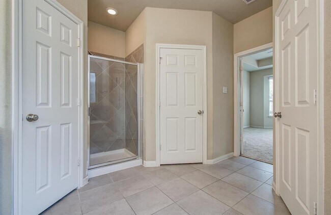 Building Photo - 15618 Whispering Green Dr
