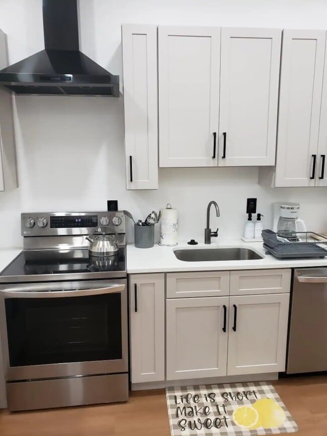 Building Photo - 1000 Longley Ave NW