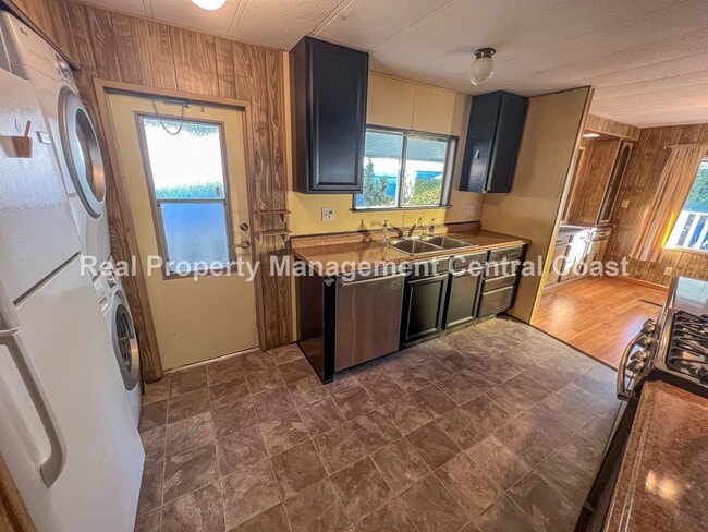 Building Photo - AVAILABLE AUGUST - Manufactured Home in 55...