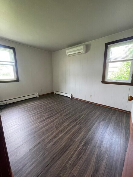 Building Photo - 601 Aero Dr