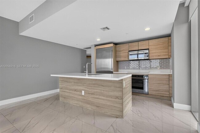 Building Photo - 16385 Biscayne Blvd