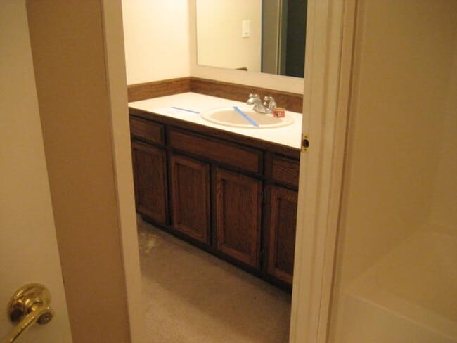 Building Photo - 44 Crestfield Ct