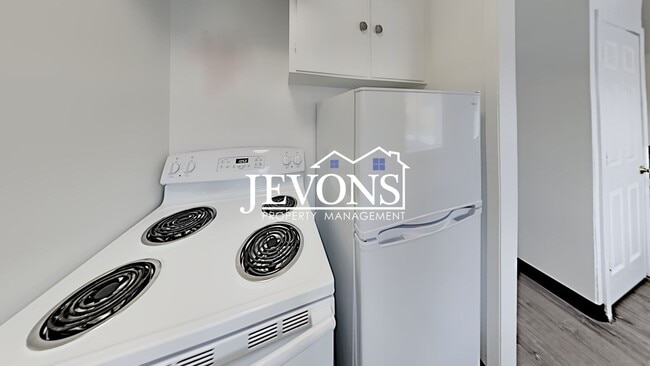 Building Photo - Embrace the cozy charms of this single-family home in Yakima's heart