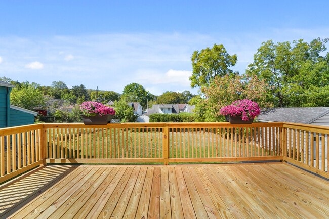 Building Photo - 116 Mary St