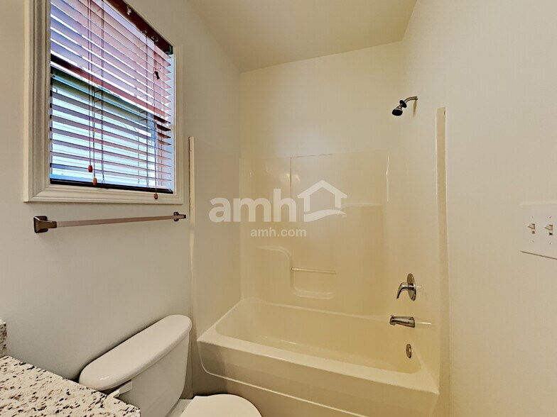 Building Photo - 1119 Bridlemine Dr