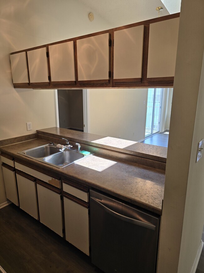 Building Photo - 5649 Summit Arch