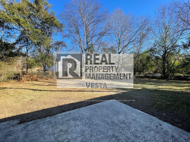 Building Photo - 2403 Groveland Cir N