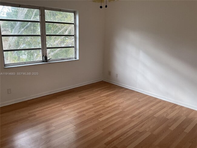 Building Photo - 301 Cambridge Rd