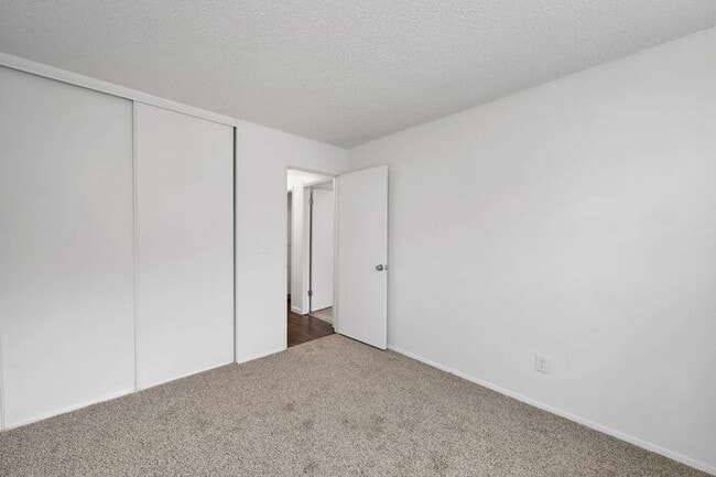 Building Photo - 2 bedroom home in Portsmouth Community!! M...