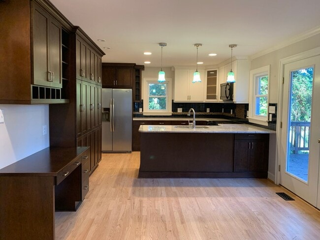 Building Photo - COMING SOON! 4 Bedroom (with office)-3 Bath- Pets negotiable