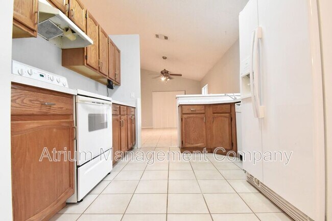 Building Photo - 277 Lakebreeze Cir