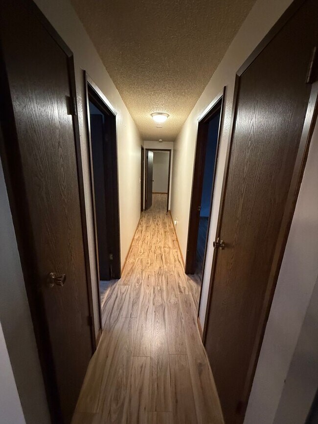 Building Photo - Charming Retro-Style 2BR in Prime Downtown Location