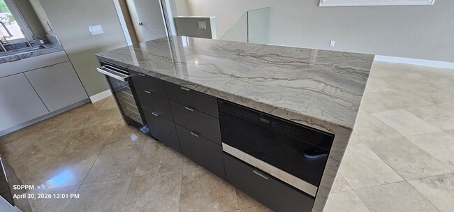 Building Photo - SAN DIEGO / BAY HO - Remodeled Nice 2 Bedroom & 2.5 Bath Townhouse.  AVAILABLE NOW!