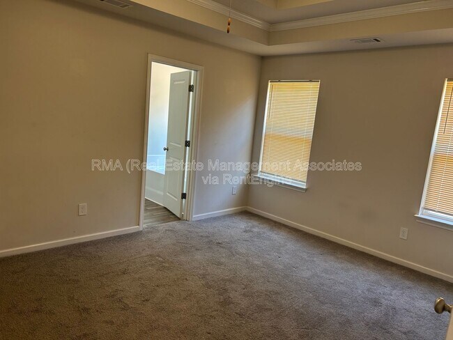 Building Photo - 156 Meadowbrooke Dr