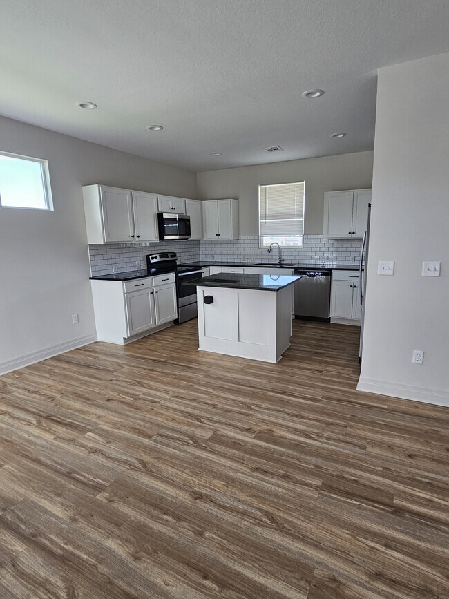 Building Photo - 1812 E Village Estates Dr
