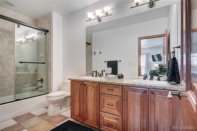 Building Photo - 101 E Main St