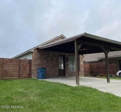 Building Photo - 917 W Broussard Rd