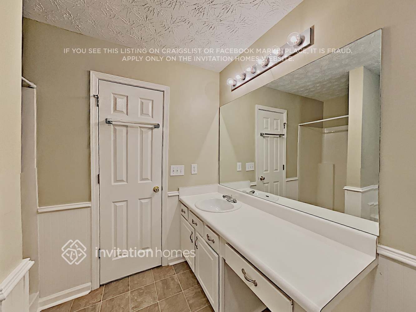 Building Photo - 1045 Hunters Oak Trail