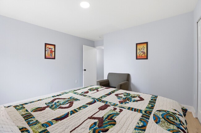 Building Photo - 742 Quince Orchard Blvd