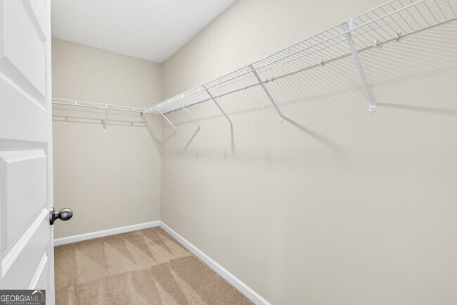 Building Photo - 122 Silver Birch Pass