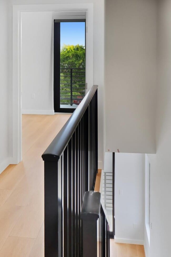 Building Photo - 1376 SW 4th St