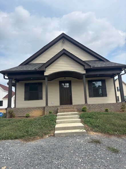 Primary Photo - 231 Cherokee Dr