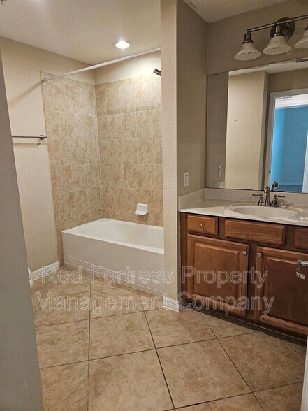 Building Photo - 17451 Old Harmony Dr