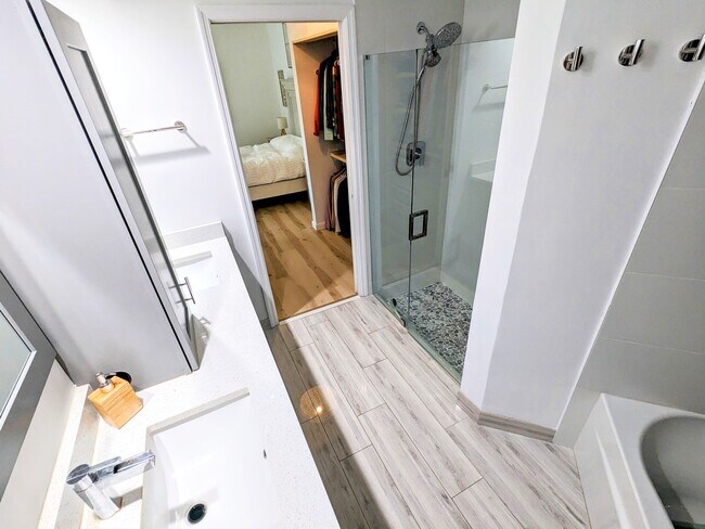 Building Photo - 23061 Aqua Vw