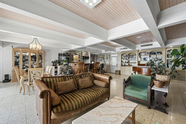 Building Photo - 8517 Grandview Dr