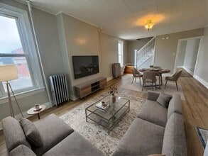 Building Photo - Renovated Large Five Bedroom 1.5 Bathroom In York!
