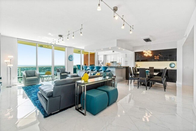 Building Photo - 2640 Lake Shore Dr