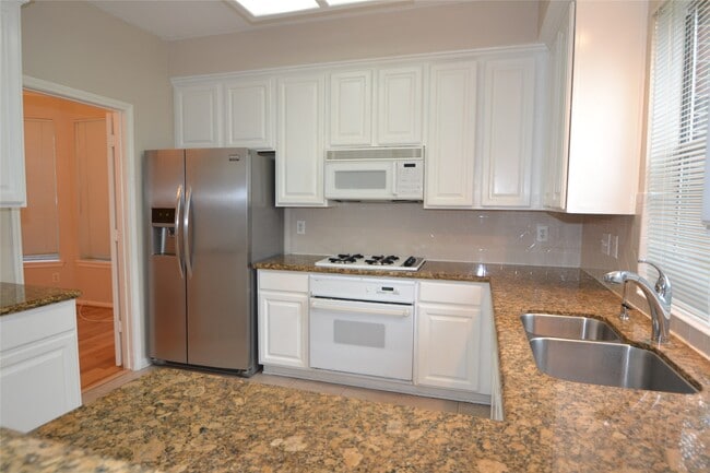 Building Photo - 15406 Amesbury Ln