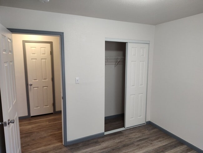 Building Photo - ALL PROSPECTIVE TENANTS MUST SUBMIT A $58 NON-REFUNDABLE APPLICATION FEE PER APPLICANT ONLINE AND...