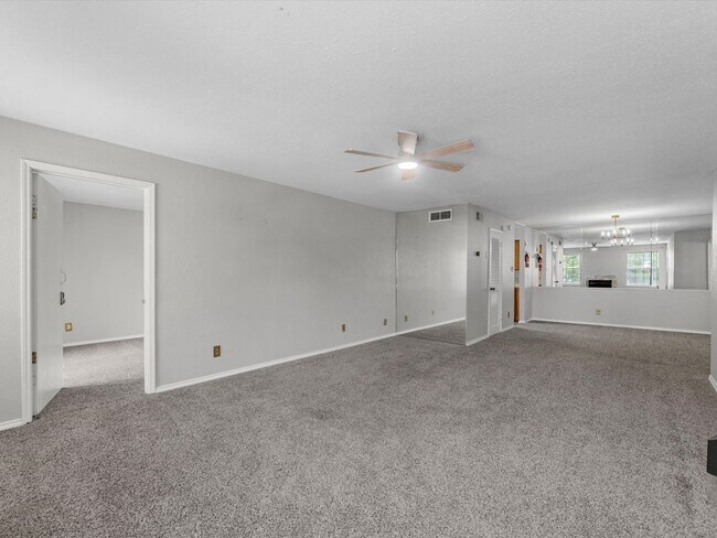 Building Photo - 9700 Leawood Blvd