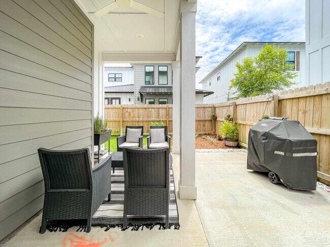 Building Photo - 13805 Red Drum Ct