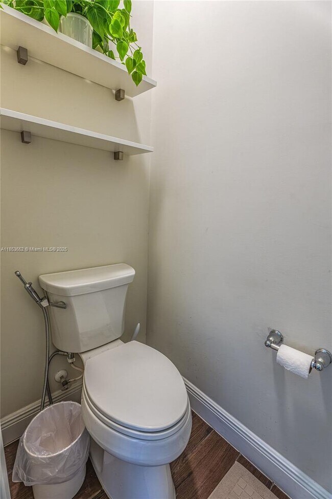 Building Photo - 4658 Greenway Dr